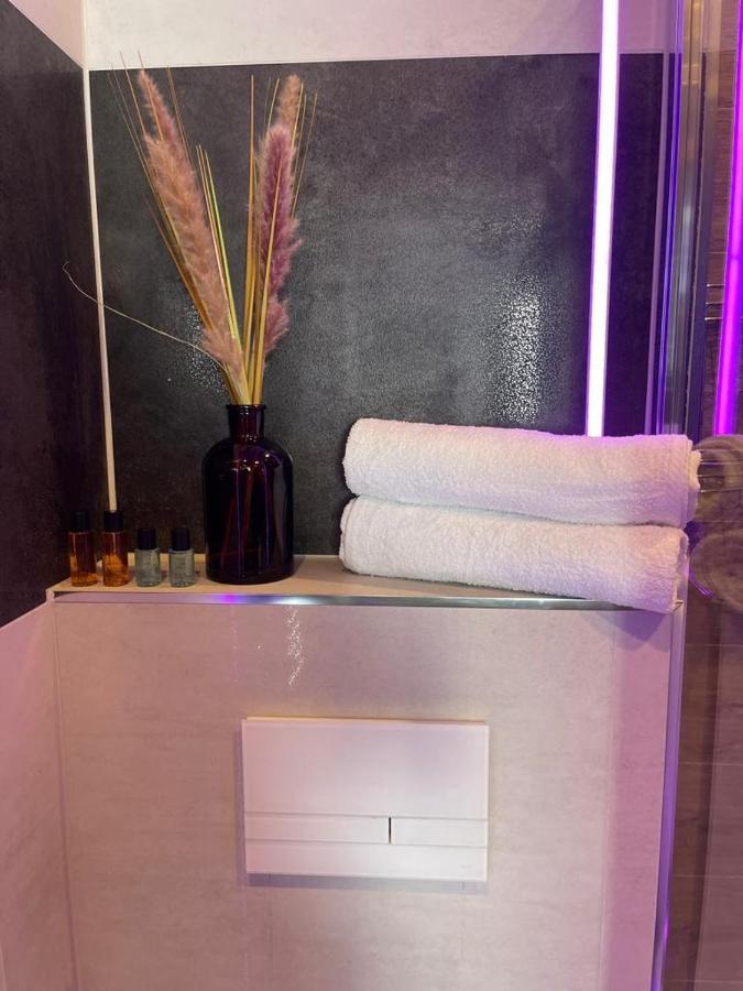 #5 Tgha Luxury One Bedroom Apartment In アスローン エクステリア 写真