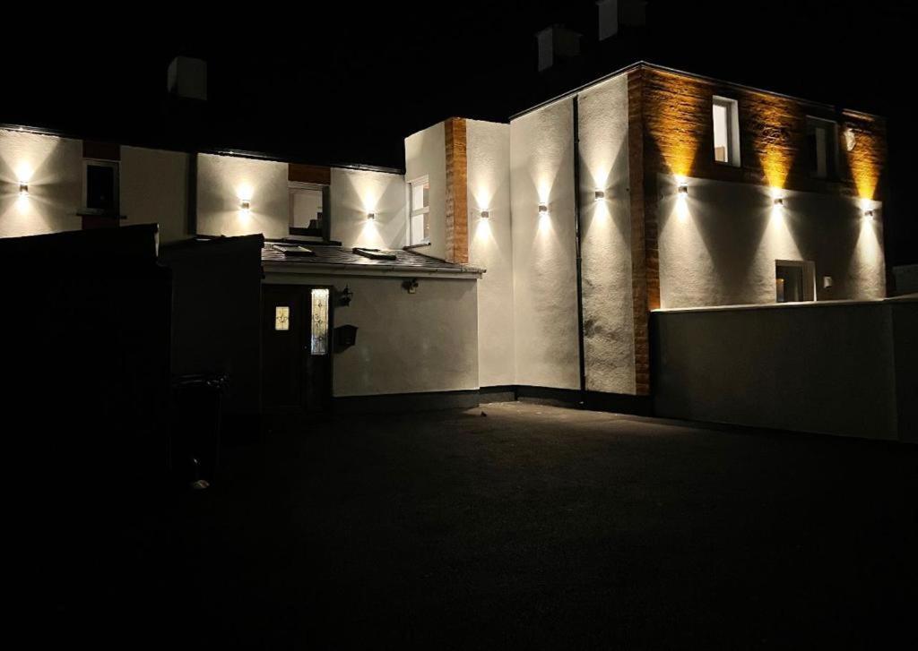 #5 Tgha Luxury One Bedroom Apartment In アスローン エクステリア 写真