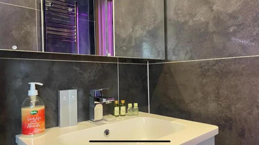 #5 Tgha Luxury One Bedroom Apartment In アスローン エクステリア 写真