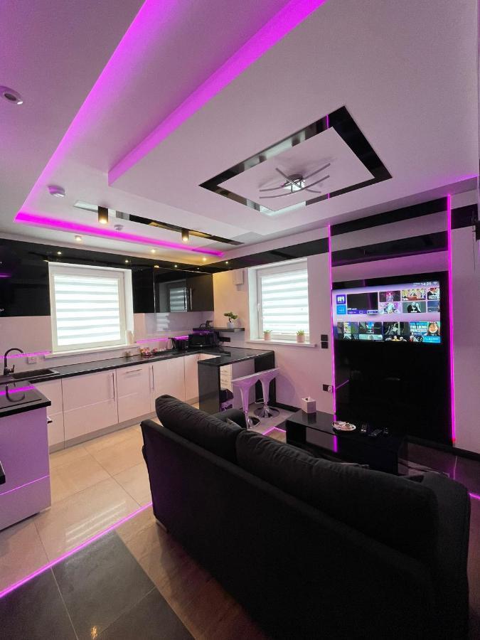 #5 Tgha Luxury One Bedroom Apartment In アスローン エクステリア 写真